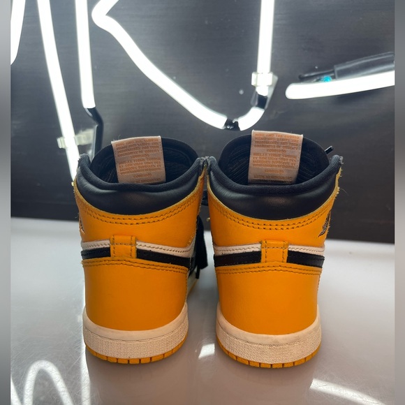 Air Jordan 1 “Taxi” - Picture 5 of 11
